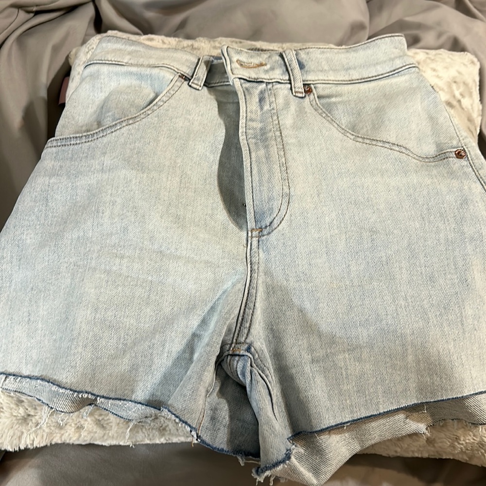 Size 4 Express denim shorts. High rise, mom style & stretchy fit. Barley worn